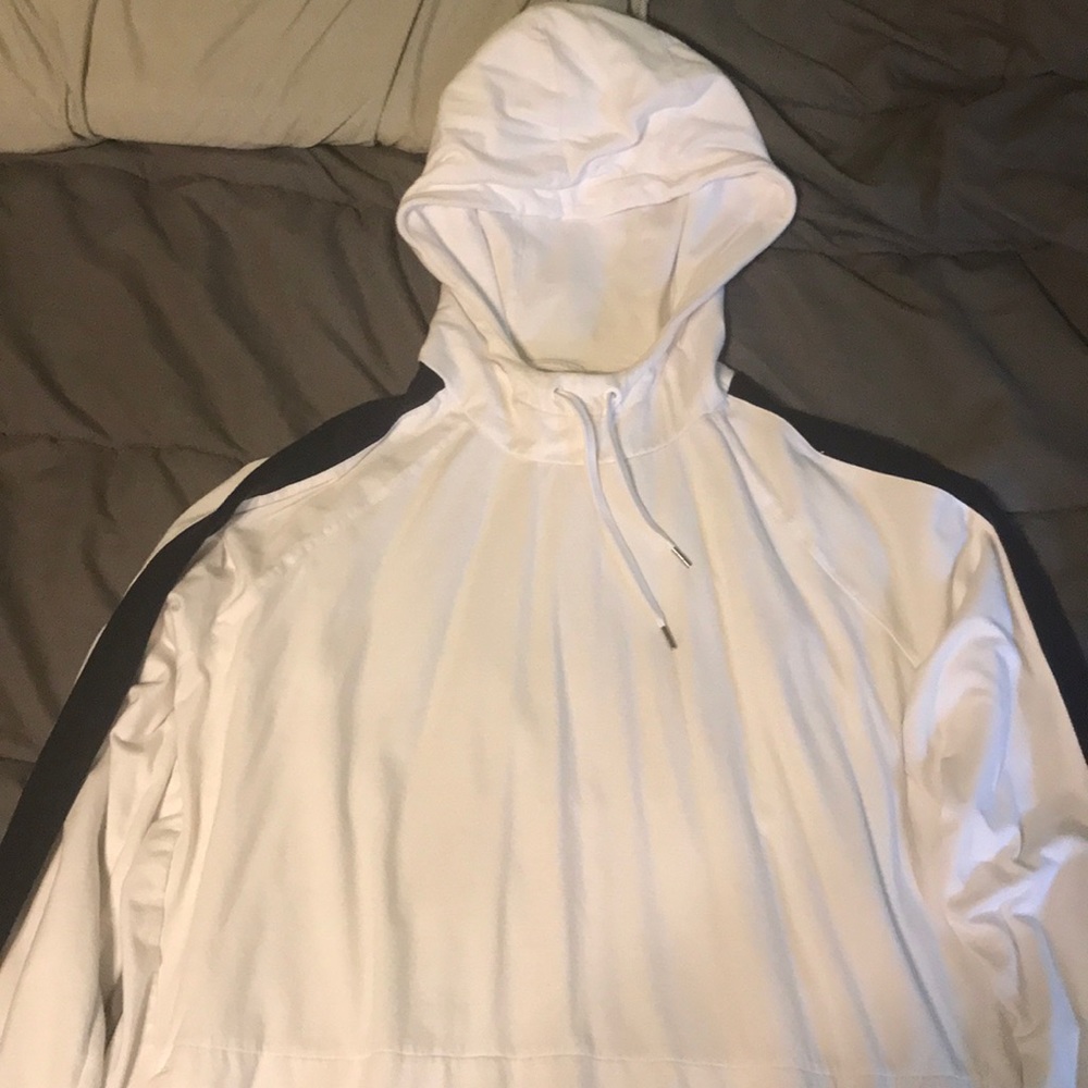 American Eagle White Sweatshirt